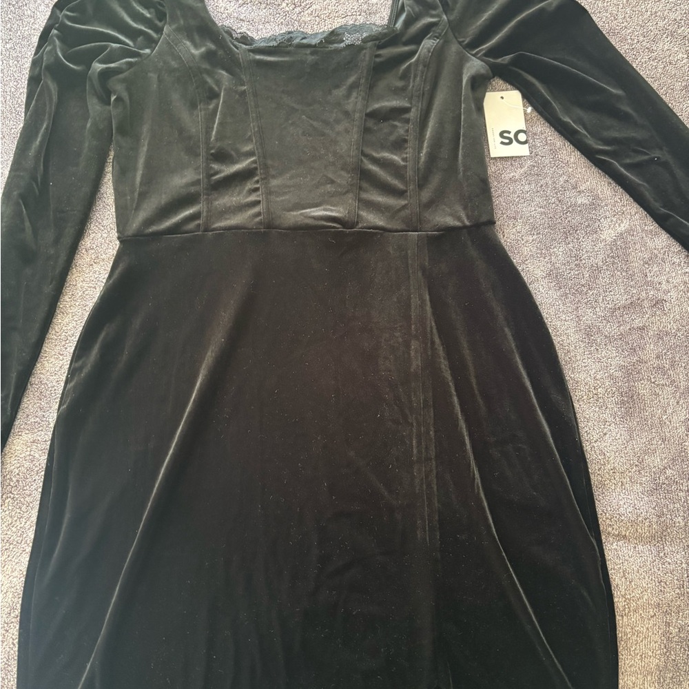 SO Black Long Sleeve Velvet Dress